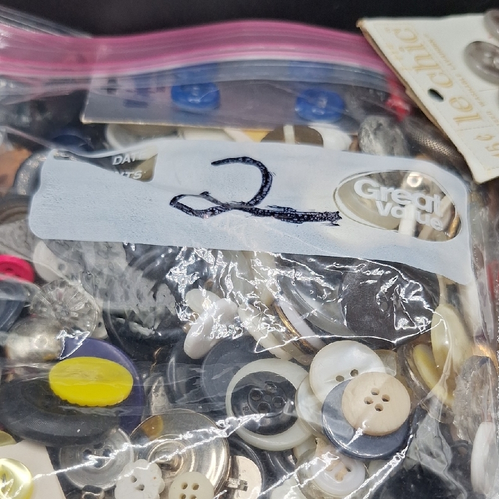 Mixed  Button Collection - Picture 4 of 7